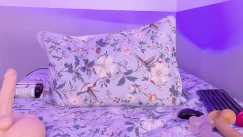 cutepetitee online show from 14, 4, 2026