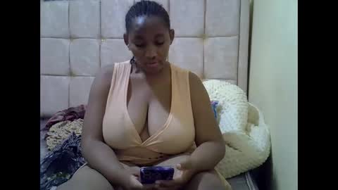 Snapshot of cutestebony1 chatting on 7, 10, 2025 cutestebony1 online show from 7, 10, 2025