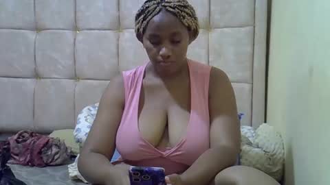 Snapshot of cutestebony1 chatting on 18, 10, 2025 cutestebony1 online show from 18, 10, 2025