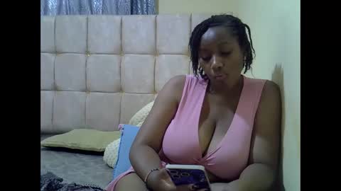 Snapshot of cutestebony1 chatting on 2, 12, 2025 cutestebony1 online show from 2, 12, 2025
