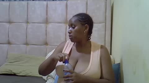 Snapshot of cutestebony1 chatting on 13, 1, 2026 cutestebony1 online show from 13, 1, 2026