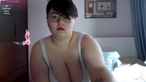 Snapshot of cutie_florence chatting on 22, 9, 2025 Sophie  Lilith online show from 22, 9, 2025
