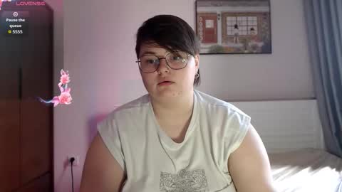 Snapshot of cutie_florence chatting on 24, 9, 2025 Sophie  Lilith online show from 24, 9, 2025