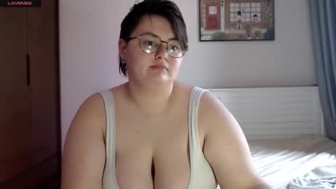 Snapshot of cutie_florence chatting on 27, 9, 2025 Sophie  Lilith online show from 27, 9, 2025