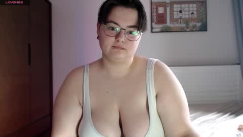 Snapshot of cutie_florence chatting on 28, 9, 2025 Sophie  Lilith online show from 28, 9, 2025