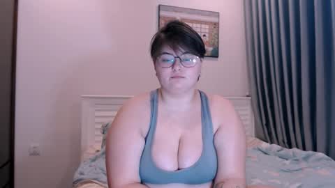 Snapshot of cutie_florence chatting on 11, 10, 2025 Sophie  Lilith online show from 11, 10, 2025