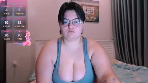 Snapshot of cutie_florence chatting on 11, 10, 2025 Sophie  Lilith online show from 11, 10, 2025