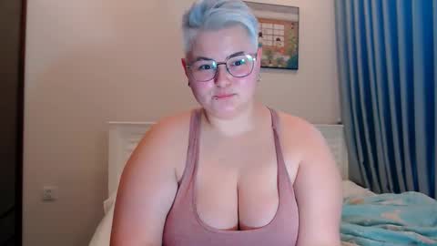 Snapshot of cutie_florence chatting on 16, 10, 2025 Sophie  Lilith online show from 16, 10, 2025