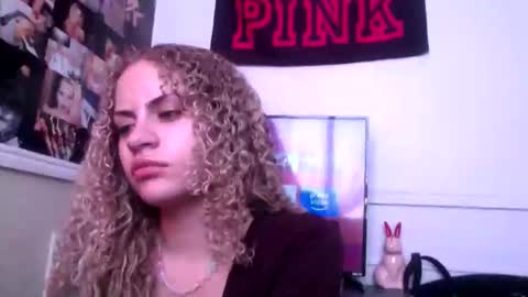 Snapshot of cutiekaylee chatting on 19, 10, 2025 cutiekaylee online show from 19, 10, 2025