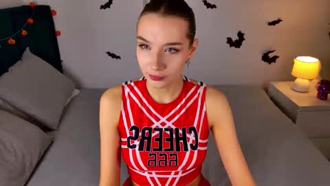 Vivienne online show from 26, 10, 2025