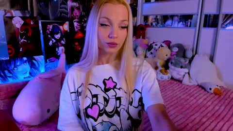 Snapshot of cuttie_ponyy chatting on 3, 2, 2025 Nora online show from 3, 2, 2025