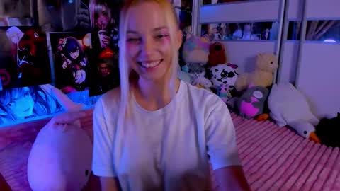 Snapshot of cuttie_ponyy chatting on 15, 10, 2025 Nora online show from 15, 10, 2025