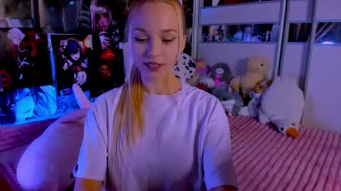 Snapshot of cuttie_ponyy chatting on 30, 11, 2025 Nora online show from 30, 11, 2025