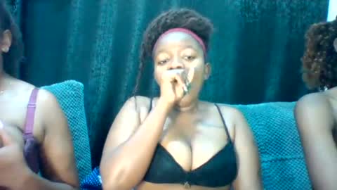 Snapshot of cuvy_babe chatting on 15, 7, 2026 cuvy_babe online show from 15, 7, 2026