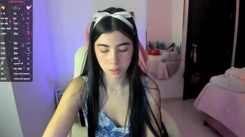 Snapshot of cyber_lizz chatting on 12, 11, 2025 Liz online show from 12, 11, 2025