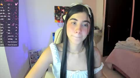 Snapshot of cyber_lizz chatting on 24, 11, 2025 Liz online show from 24, 11, 2025