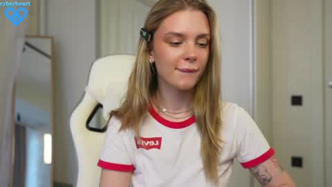 Snapshot of cyberheart_ chatting on 7, 2, 2025 EMILY online show from 7, 2, 2025