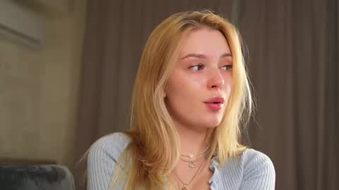 Snapshot of cyberheart_ chatting on 13, 9, 2025 EMILY online show from 13, 9, 2025