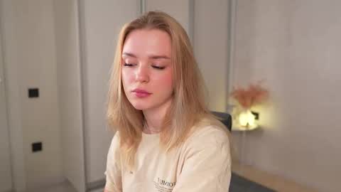 Snapshot of cyberheart_ chatting on 9, 11, 2025 EMILY online show from 9, 11, 2025