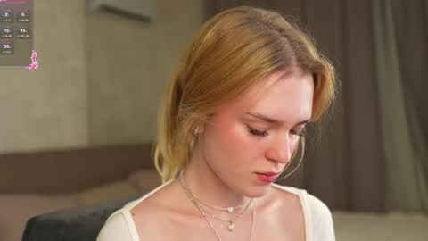 Snapshot of cyberheart_ chatting on 17, 11, 2025 EMILY online show from 17, 11, 2025