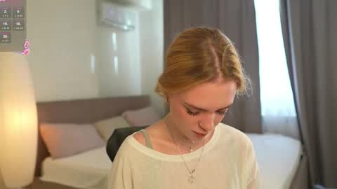 Snapshot of cyberheart_ chatting on 19, 11, 2025 EMILY online show from 19, 11, 2025