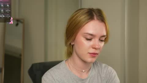 Snapshot of cyberheart_ chatting on 22, 11, 2025 EMILY online show from 22, 11, 2025