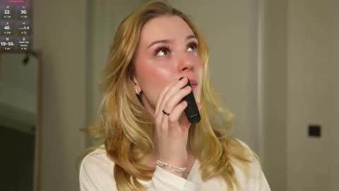 Snapshot of cyberheart_ chatting on 28, 11, 2025 EMILY online show from 28, 11, 2025