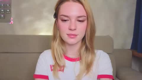 Snapshot of cyberheart_ chatting on 17, 12, 2025 EMILY online show from 17, 12, 2025