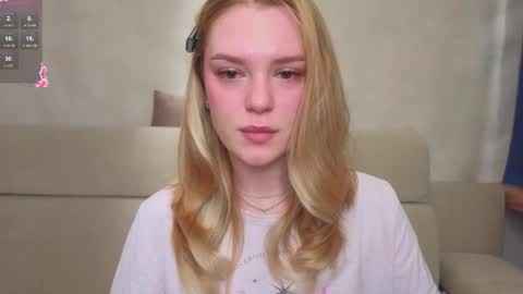 Snapshot of cyberheart_ chatting on 18, 12, 2025 EMILY online show from 18, 12, 2025