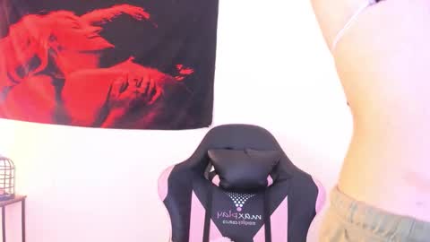 cel I am independent Help me reach 200 thumbs up uwu online show from 3, 12, 2025