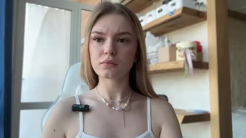 Im Emi streaming with my friend Reyna today online show from 21, 4, 2026