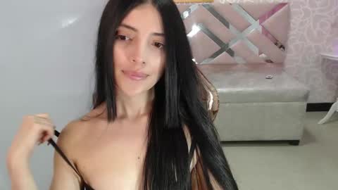 Snapshot of cynthia_ch chatting on 25, 11, 2025 CINTIA ARAUJO online show from 25, 11, 2025