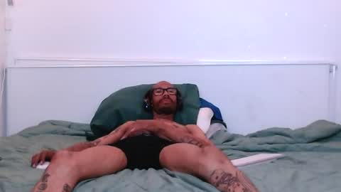 Snapshot of cyrusveal3 chatting on 20, 6, 2026 SkinnyTattedGuy online show from 20, 6, 2026