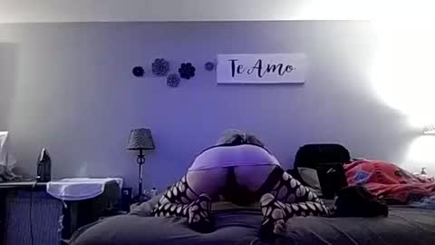 Snapshot of d1ckh3rd0wnr18 chatting on 8, 10, 2025 IMA PUT IT ON YA SHOULDER SO U CAN THINK ABOUT IT online show from 8, 10, 2025