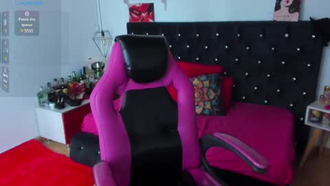 Mia  online show from 1, 3, 2025