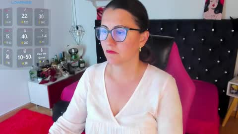 Mia  online show from 4, 3, 2025