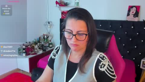 Mia  online show from 7, 3, 2025