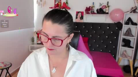 Mia  online show from 9, 9, 2025