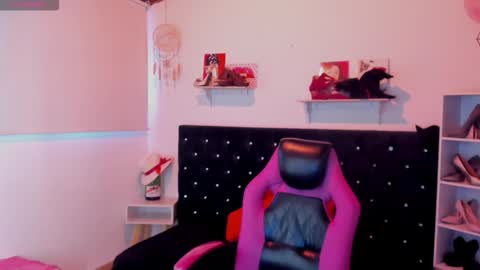 Mia  online show from 27, 9, 2025