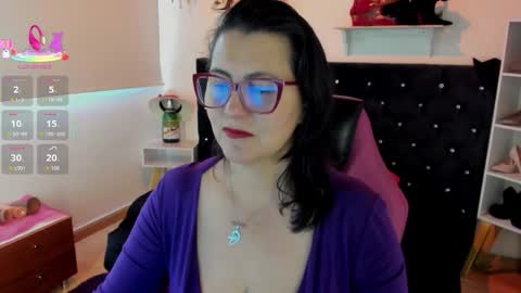 Mia  online show from 28, 9, 2025