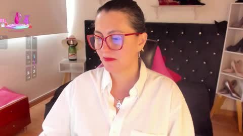 Mia  online show from 29, 9, 2025