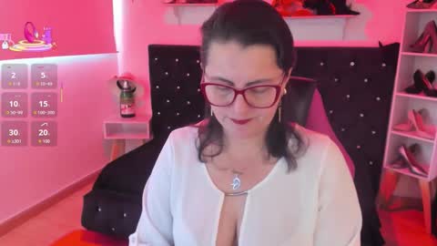 Mia  online show from 4, 10, 2025