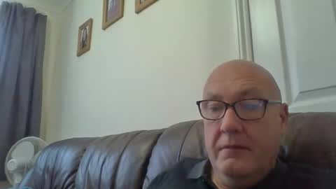 Snapshot of daddyhere4uall6 chatting on 19, 10, 2025 daddyhere4uall6 online show from 19, 10, 2025