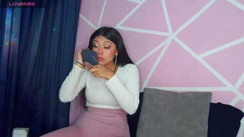 Snapshot of dafna_and_chriss chatting on 8, 5, 2026 dafna lorens online show from 8, 5, 2026