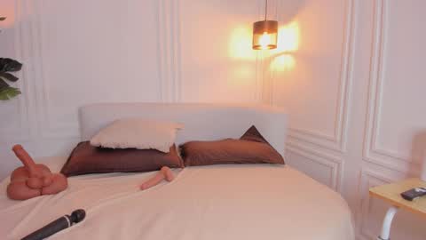 dafne_hillss online show from 20, 12, 2025