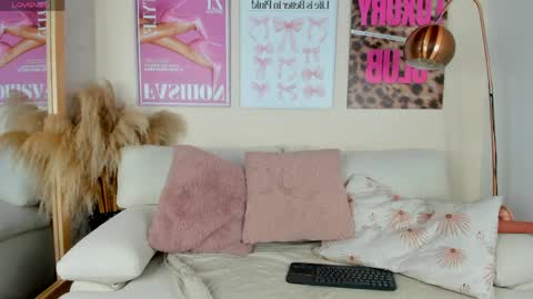 dafne_hillss online show from 8, 5, 2026
