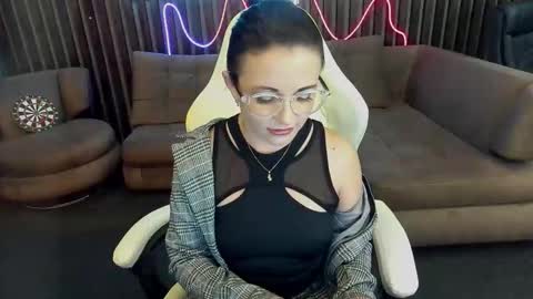 Dafni Mon online show from 19, 9, 2025