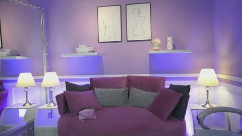 Dahlia Grey online show from 11, 11, 2025