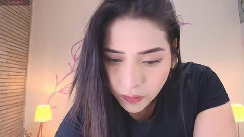 Snapshot of dahliamoore chatting on 17, 10, 2025 Dahlia online show from 17, 10, 2025