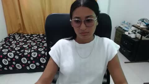 Snapshot of daisy_hot_x chatting on 6, 10, 2025 Daisy hot x online show from 6, 10, 2025